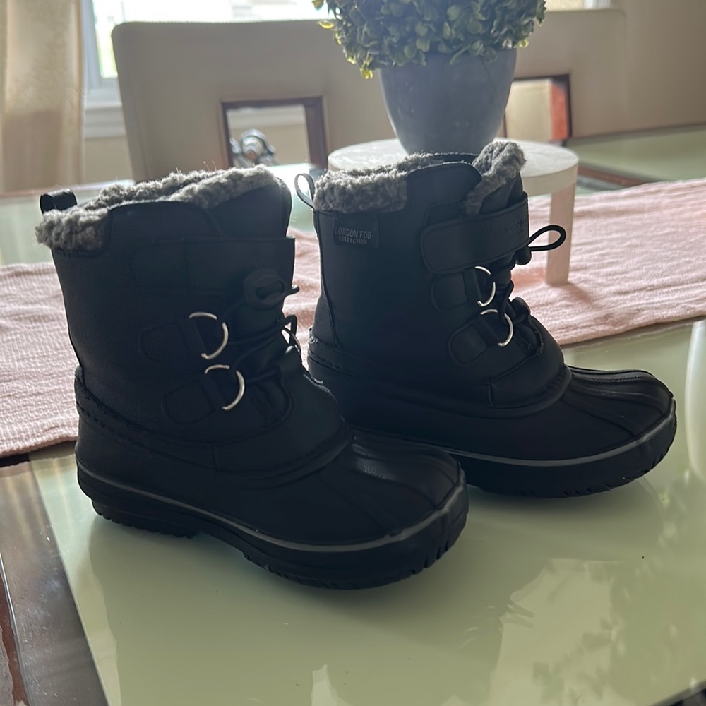 Snow boots